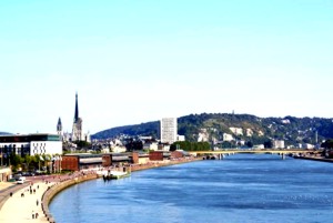 Rouen Normandie am Seine-Ufer